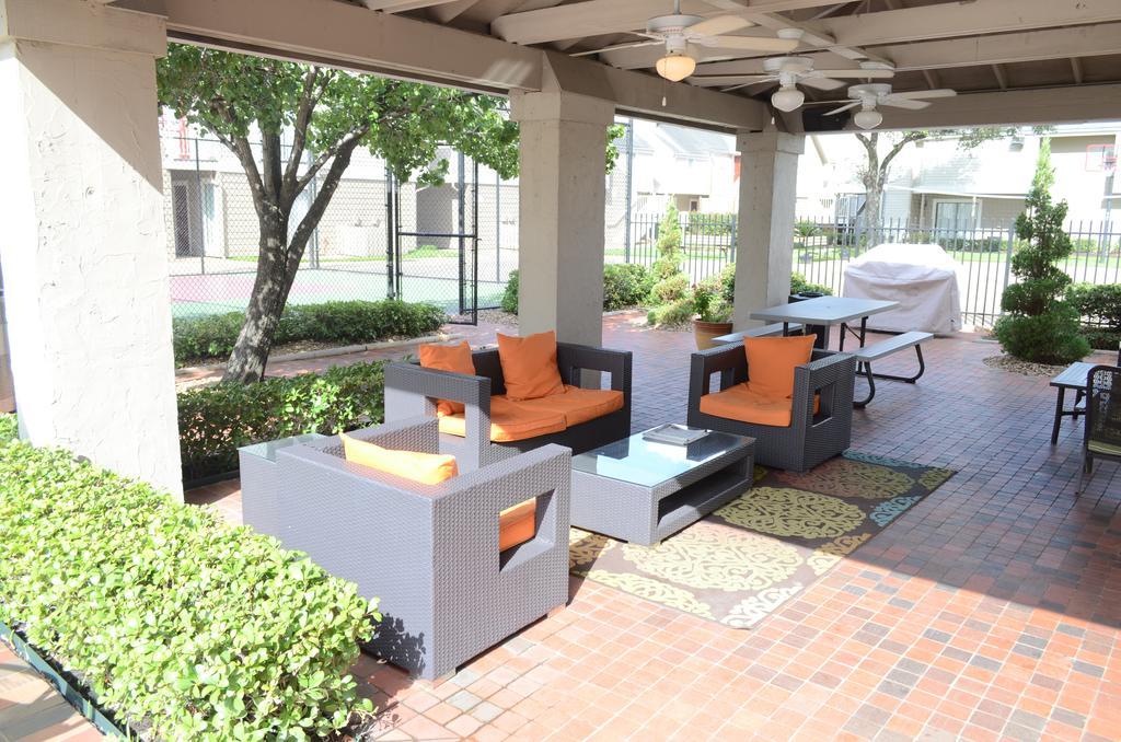 Aparthotel Moody Manor Houston Exteriér fotografie